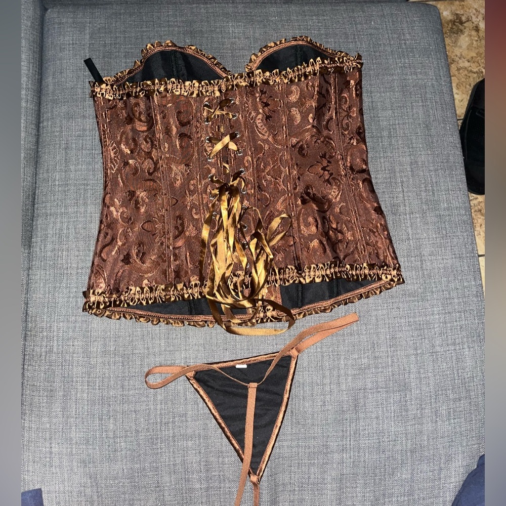 Corset - Picture 2 of 2